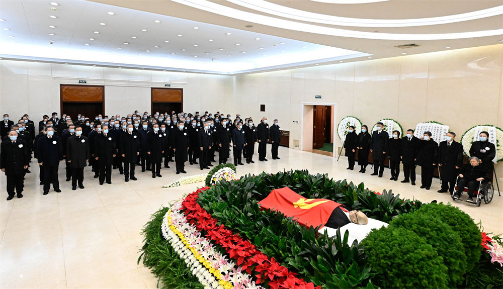 12月5日，江澤民同志的遺體在北京火化。這是習近平、李克強、栗戰書、汪洋、李強、趙樂際、王滬寧、韓正、蔡奇、丁薛祥、李希、王岐山、胡錦濤等到中國人民解放軍總醫院為江澤民同志送別。