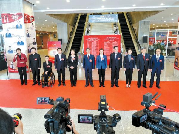 1月13日，市政協十四屆一次會議舉行“我是委員”集體採訪活動，邀請10位政協委員結合本職工作，圍繞深入學習宣傳貫徹黨的二十大精神談體會、談履職、談踐行。