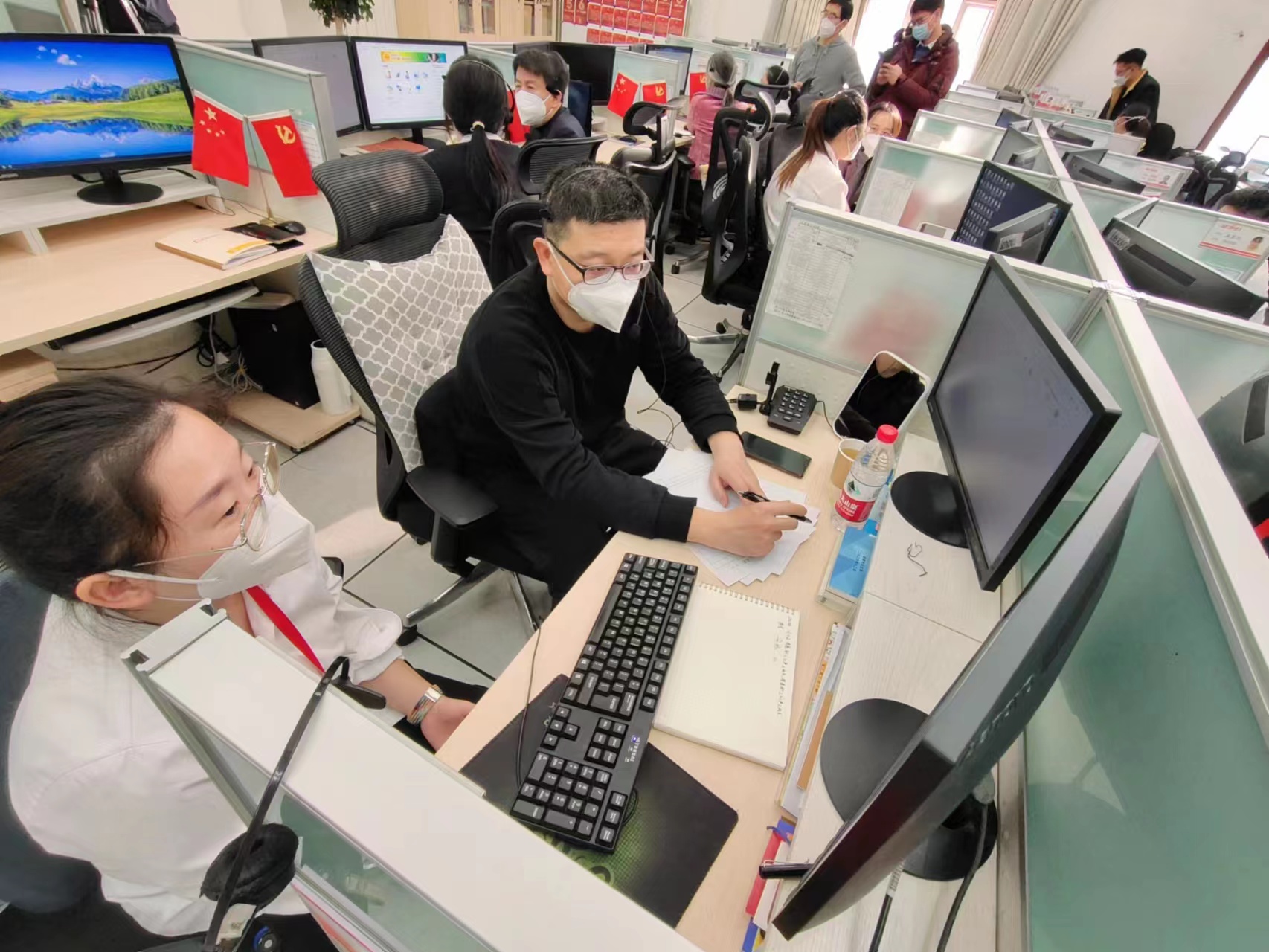 一條熱線持續接聽17年 市政協委員“帶着職工心聲上兩會”
