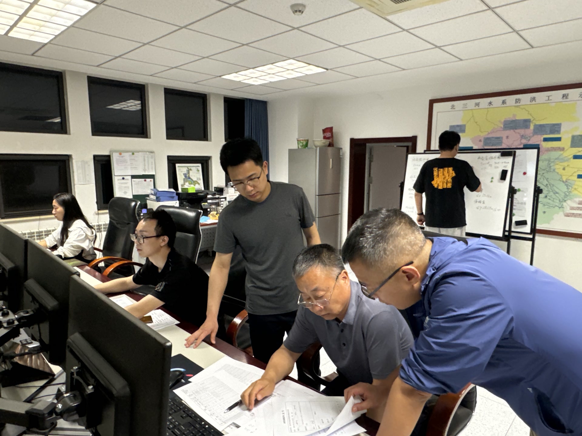 北運河防汛調度室：深夜堅守 守護城市安瀾