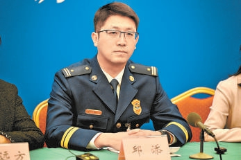 朝陽團代表邱添。