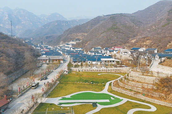 通過以工代賑方式，村民積極參與鄉村建設，柏峪村煥然一新。
