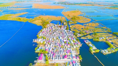 空中俯瞰初春的白洋淀，北國水鄉色彩斑斕