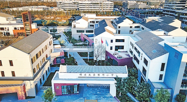 坐落在雄安新區啟動區的雄安史家衚同小學外景。