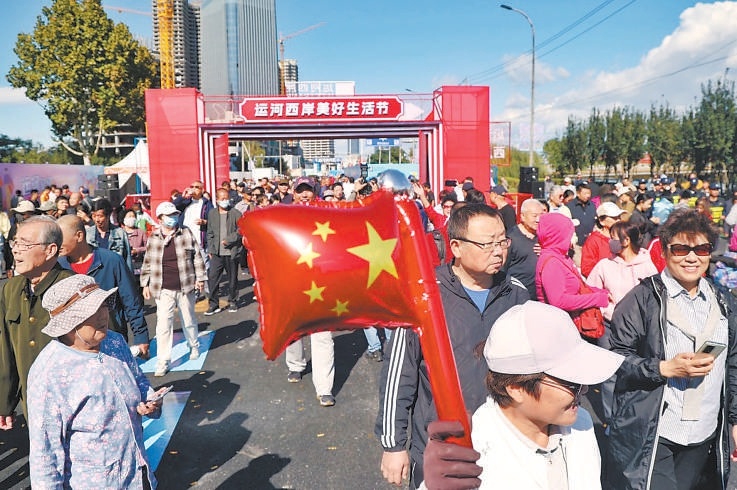 運河西岸近日開街，為副中心增添了時尚與活力。