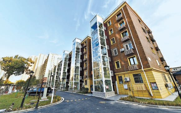 中倉街道北小園小區加裝電梯。