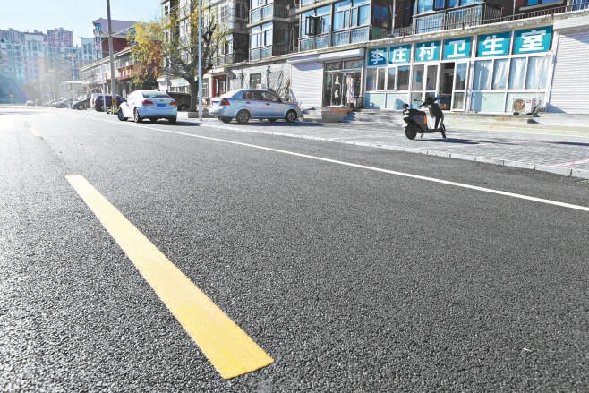 駕校中路改造完成後，路面平整寬闊，開車走路安全又舒心。