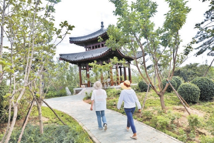 穀雨節氣林窗“紅雨滌塵”。