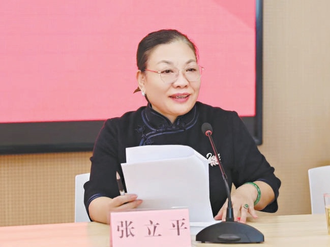 “十年前，運河邊能玩的地方不多；現在，坐船、看景、體驗非遺……運河讓咱倍兒有面兒！”