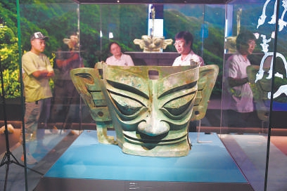 大運河博物館的三星堆展覽吸引了大量參觀者。