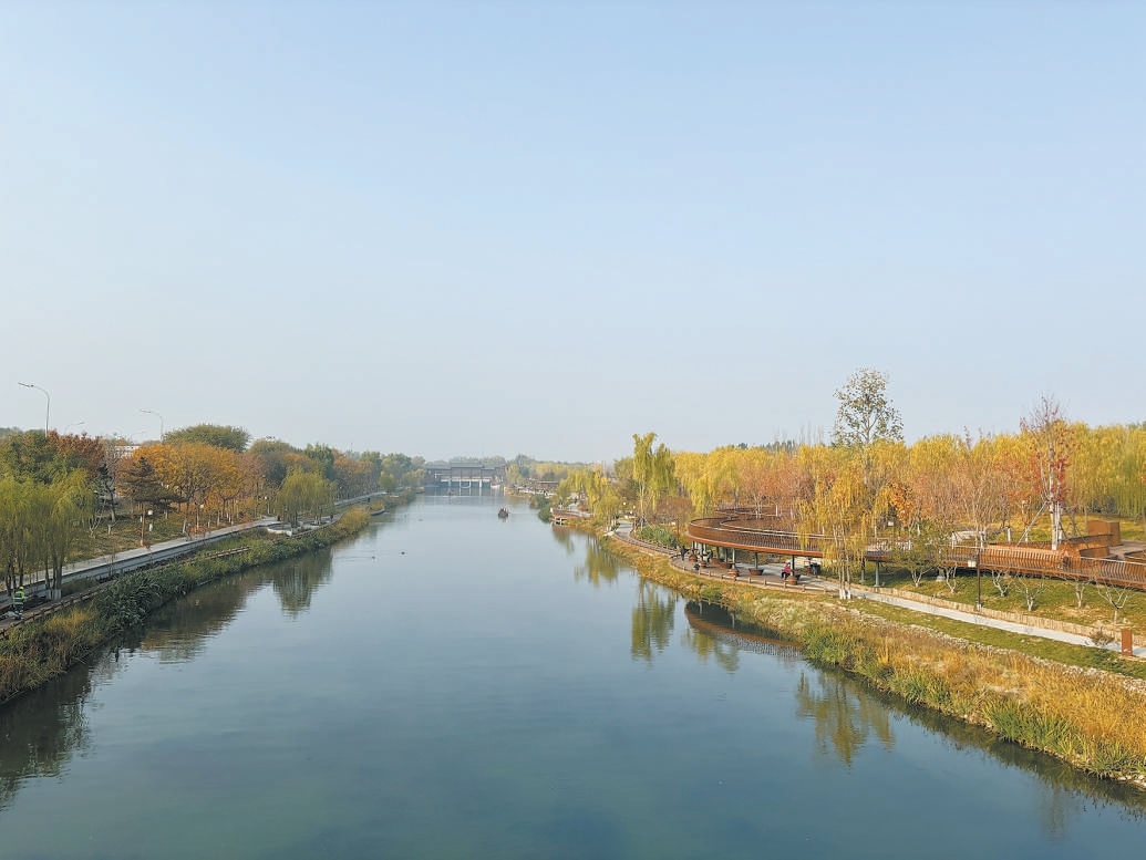 清河兩岸綜合整治提升後，形成一個全新的濱水公園。