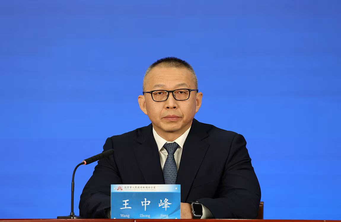 介紹一下綜治中心是什麼？群眾在綜治中心可以得到哪些服務和幫助？以及目前全市綜治中心規範化建設情況？