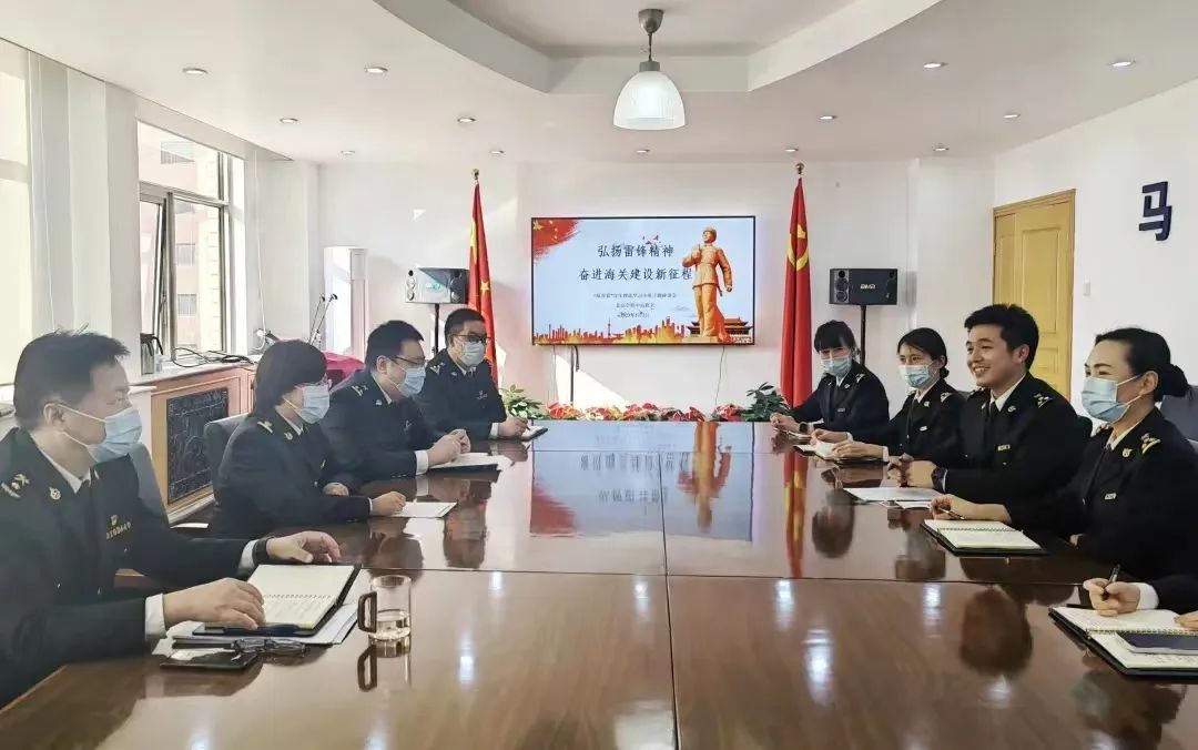 弘揚雷鋒精神 北京海關青年在行動
