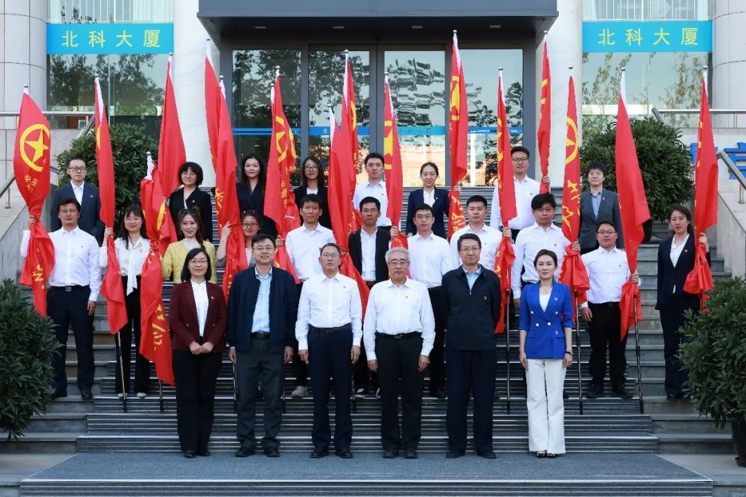 市科研院青年突擊隊合影