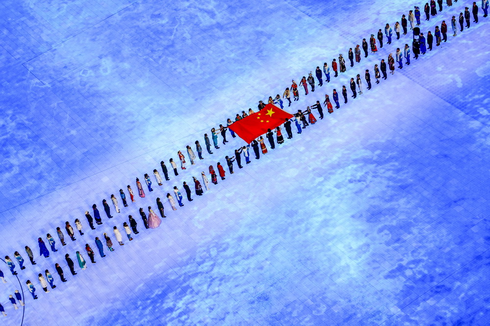 這是中華人民共和國國旗在北京第二十四屆冬季奧林匹克運動會開幕式上入場（2022年2月4日攝）