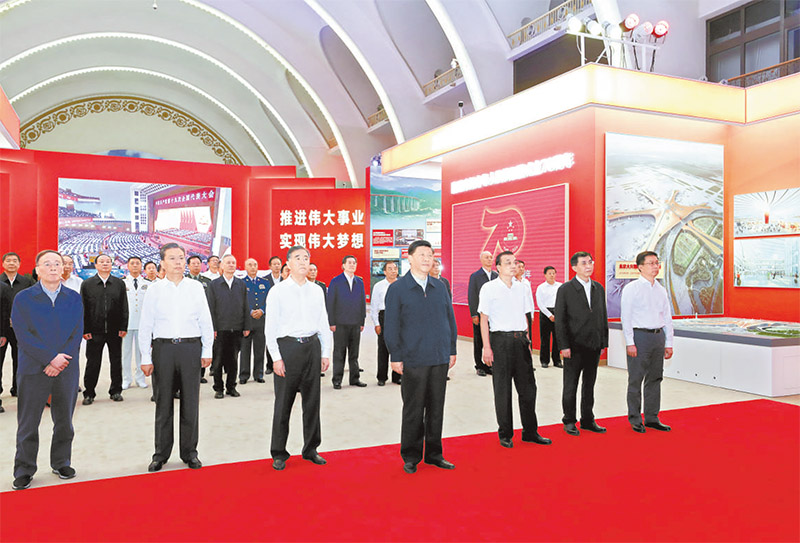 習近平等黨和國家領導人參觀慶祝中華人民共和國成立70周年大型成就展
