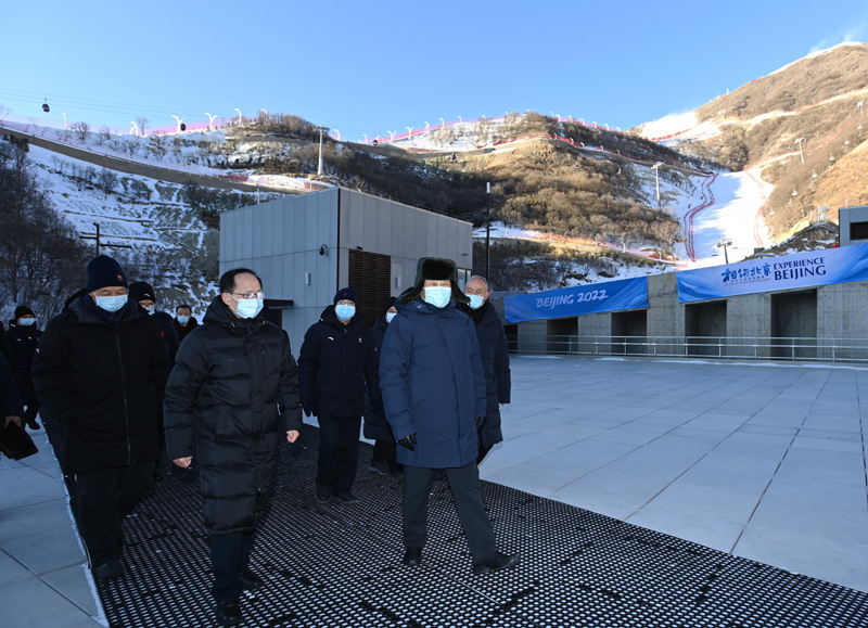 這是1月18日下午，習近平在位於北京市延慶區的國家高山滑雪中心考察調研。