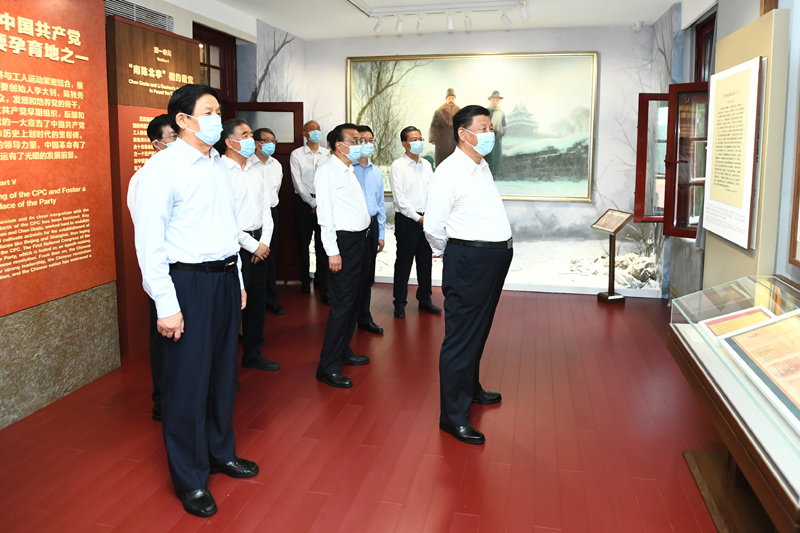 6月25日，中共中央政治局就用好紅色資源、賡續紅色血脈舉行第三十一次集體學習。這次集體學習採取參觀和討論相結合的形式，這是習近平、李克強、栗戰書、汪洋、王滬寧、趙樂際、韓正等在北大紅樓參觀“光輝偉業 紅色序章——北大紅樓與中國共産黨早期北京革命活動主題展”。