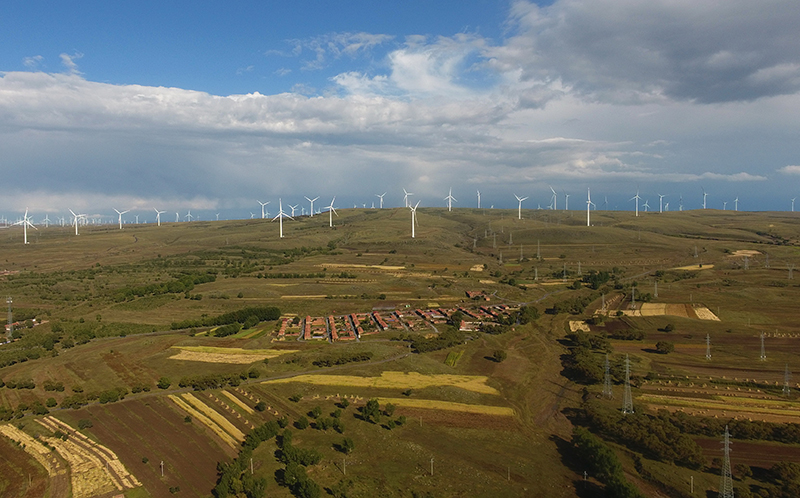 這是河北省張家口市張北縣大河鄉一處風電場(2020年9月15日攝，無人機照片)。