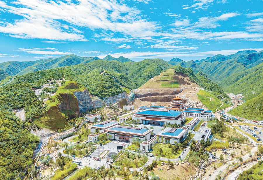 7月30日，中國國家版本館開館暨展覽開幕式在中國國家版本館中央總館舉行，西安分館、杭州分館、廣州分館同步舉行分館開幕活動。國家版本館中央總館位於北京燕山，建築群落由交流區、展藏區、保藏區、洞藏區等功能區組成。