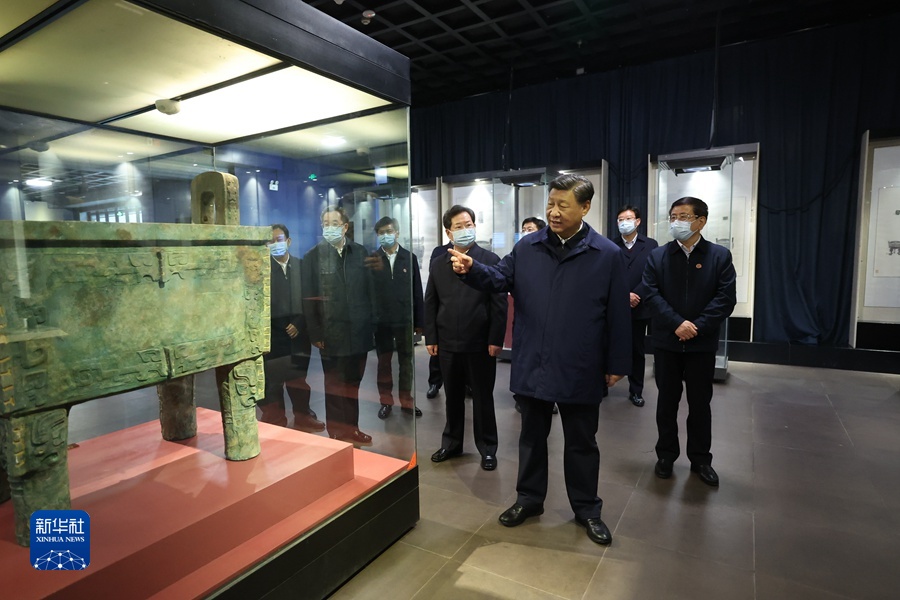 10月26日至28日，中共中央總書記、國家主席、中央軍委主席習近平在陜西省延安市、河南省安陽市考察。這是28日下午，習近平在安陽市殷墟博物館考察。