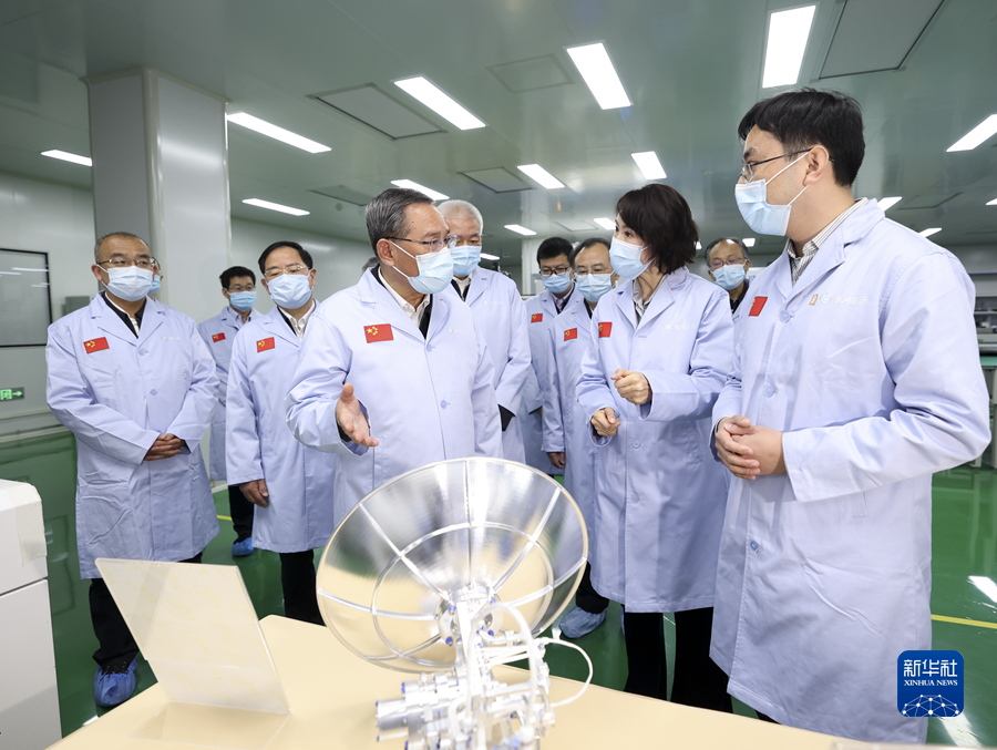 4月12日，中共中央政治局常委、國務院總理李強在北京市調研獨角獸企業發展情況。這是李強在銀河航太（北京）網路技術有限公司調研。