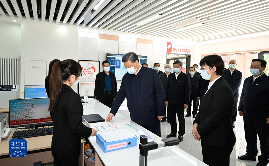 5月10日，中共中央總書記、國家主席、中央軍委主席習近平在河北省雄安新區考察，並主持召開高標準高品質推進雄安新區建設座談會。這是10日上午，習近平在容東片區南文營社區黨群服務中心考察。