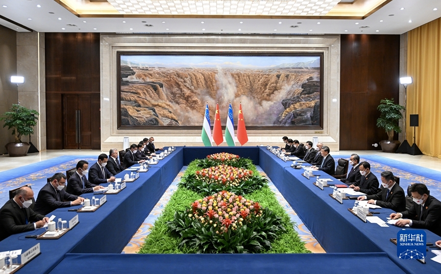 5月18日下午，國家主席習近平在西安同來華出席中國－中亞峰會並進行國事訪問的烏茲別克總統米爾濟約耶夫會談。