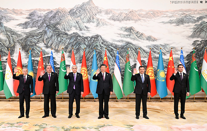 5月19日上午，國家主席習近平在陜西省西安市主持首屆中國－中亞峰會併發表題為《攜手建設守望相助、共同發展、普遍安全、世代友好的中國－中亞命運共同體》的主旨講話。哈薩克總統托卡耶夫、吉爾吉斯斯坦總統扎帕羅夫、塔吉克總統拉赫蒙、土庫曼總統別爾德穆哈梅多夫、烏茲別克總統米爾濟約耶夫出席。