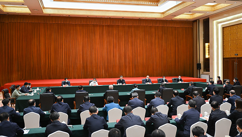 6月7日至8日，中共中央總書記、國家主席、中央軍委主席習近平在內蒙古考察。這是8日上午，習近平在呼和浩特聽取內蒙古自治區黨委和政府工作彙報併發表重要講話。