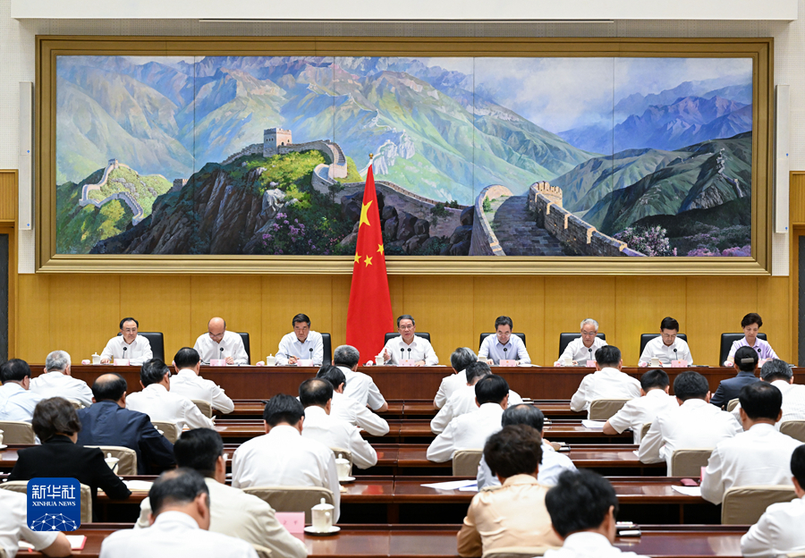 8月16日，國務院總理李強在北京主持召開國務院第二次全體會議。