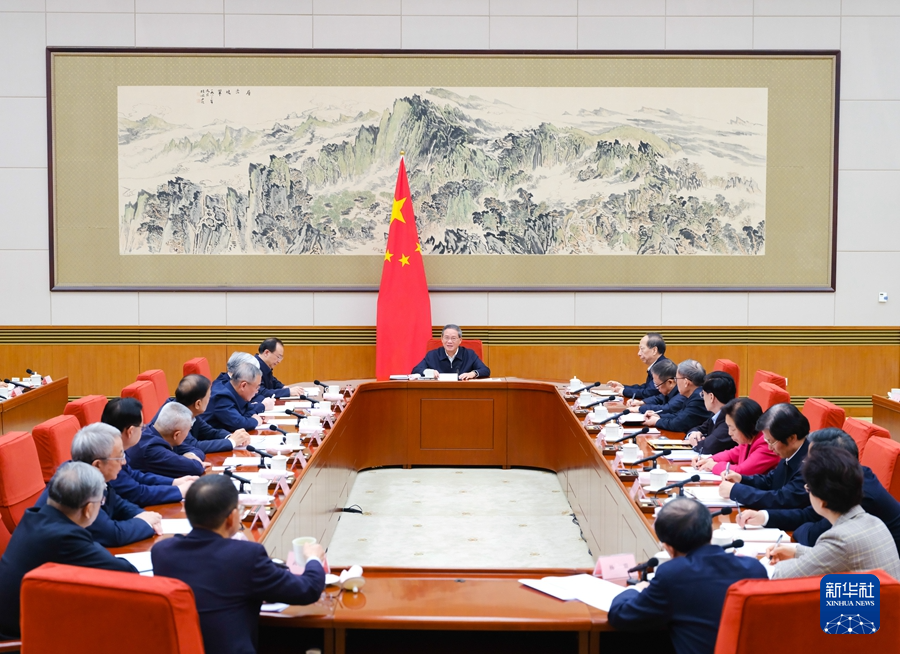 1月21日下午，中共中央政治局常委、國務院總理李強主持召開各民主黨派中央、全國工商聯負責人和無黨派人士代表座談會，聽取對《政府工作報告（徵求意見稿）》的意見建議。
