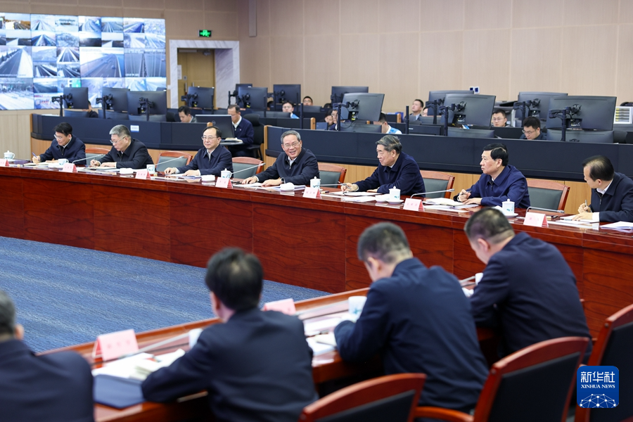 1月27日下午，中共中央政治局常委、國務院總理李強來到交通運輸部，檢查指導春運工作。