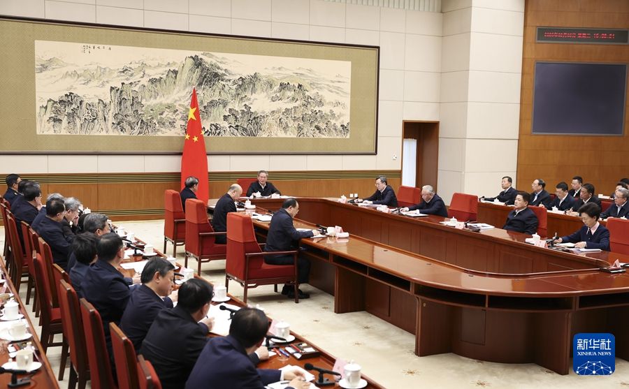 2月5日，國務院總理李強主持召開國務院第七次全體會議，討論擬提請十四屆全國人大三次會議審議的政府工作報告，並對做好開年工作進行動員。