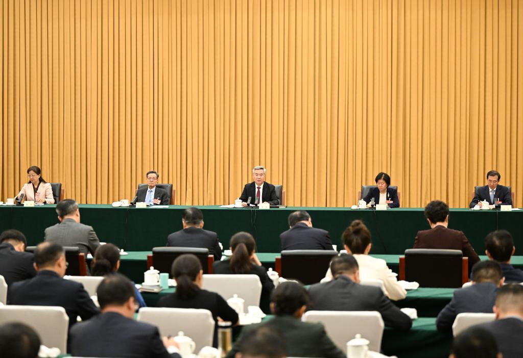 3月6日上午，中共中央政治局常委、中央紀委書記李希參加全國政協十四屆三次會議共青團和青聯、總工會、婦聯界委員聯組會。