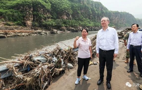 询问物资补给和抢修进展