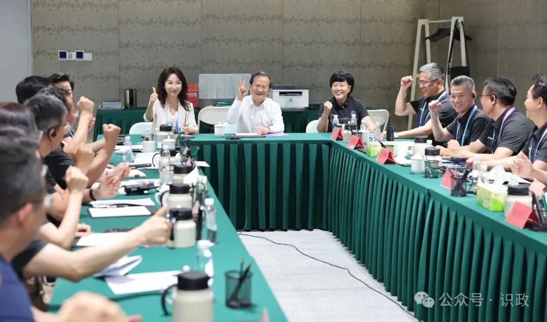 看望慰问赛事组织保障工作人员