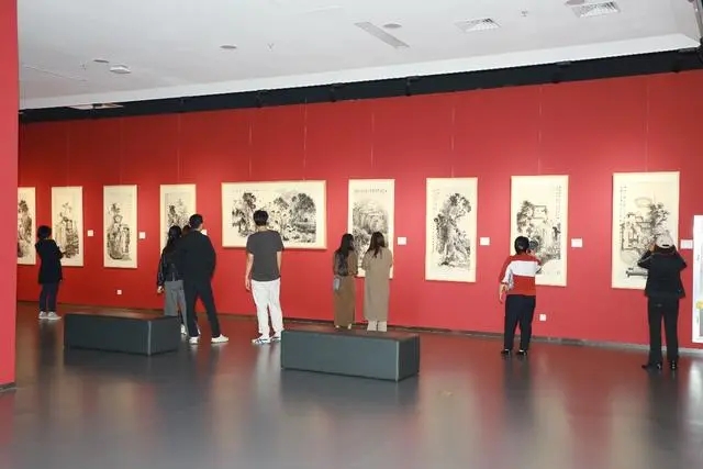 “山高水长情自多” 画展开幕