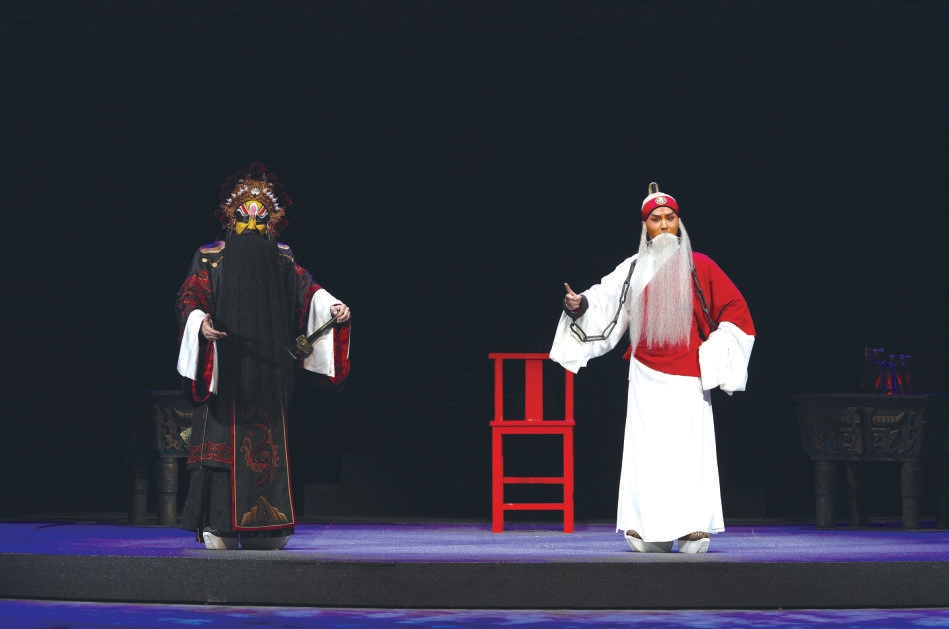 新编历史京剧《嬴驷与商鞅》剧照，方旭饰演嬴驷、裘识饰演商鞅。