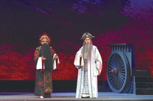 新编历史京剧《嬴驷与商鞅》剧照，王瀛政饰演嬴驷、于欣泽饰演商鞅。