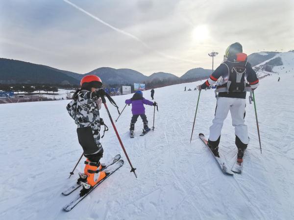 12月26日，乡村冰雪嘉年华在北京渔阳国际滑雪场启动。