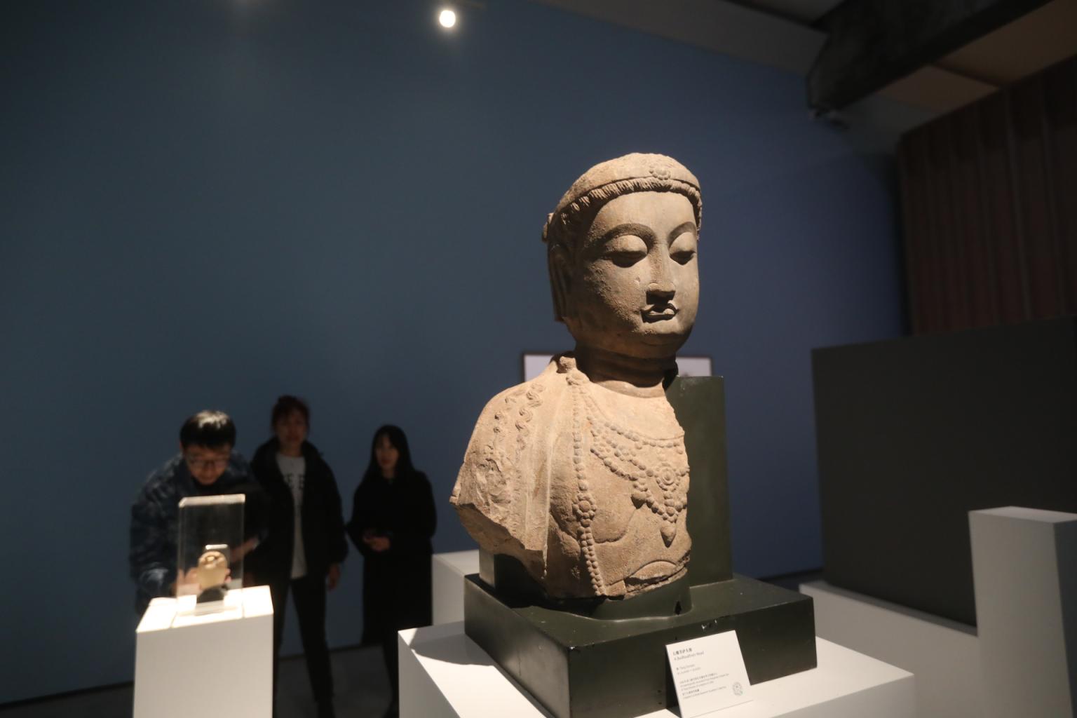 众多丝路上的国宝“进京出差”！“驼铃声响”丝绸之路艺术大展开展