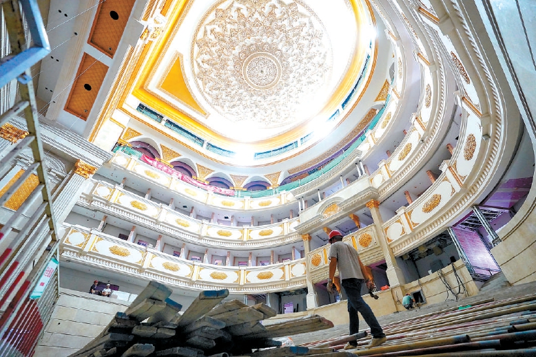 正在营建中的中央歌剧院新戏院，模仿了古希腊剧院遐想元素。