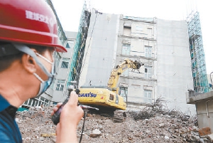 积水潭医院新北楼拆除现场。 方非 摄