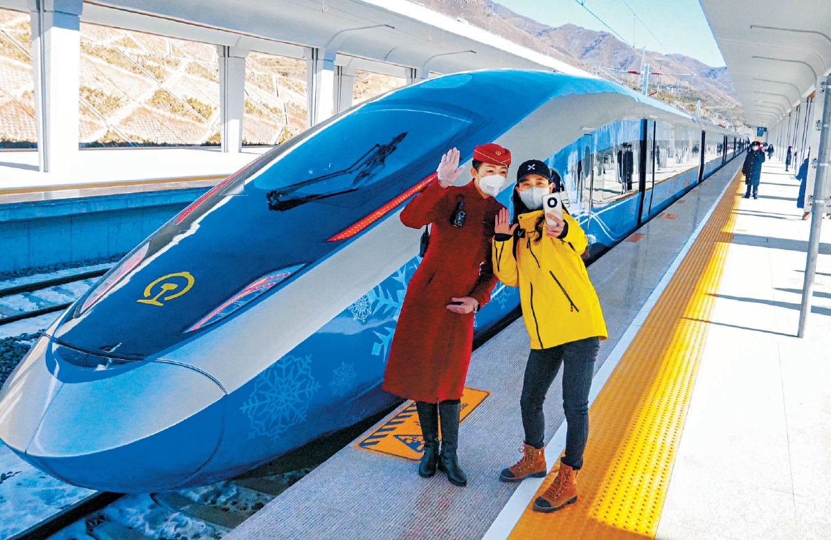 不少游客喜欢拍照留念，“雪之梦”乘务组的乘务员在安全和工作允许的情况下尽量满足旅客的要求。