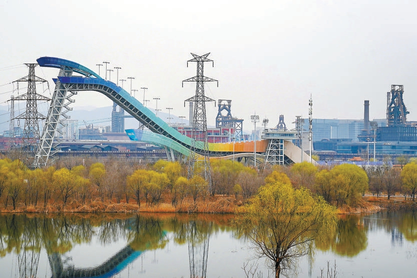 永定河畔曾是北京工业的发源地，如今不仅建起了众多公园，还成为了冬奥会比赛地之一。