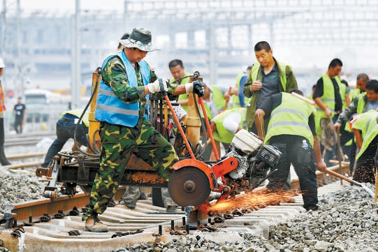 2020年8月30日，京沪线、京广线普速铁路正式拨入新建北京丰台站内，旧线路开始拆除。