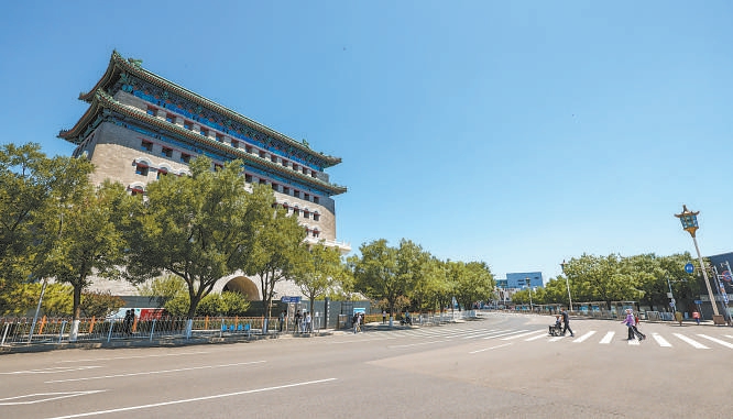 曾位于正阳门箭楼下的前门旅游集散中心已完成腾退，路面和人行道恢复正常功能。