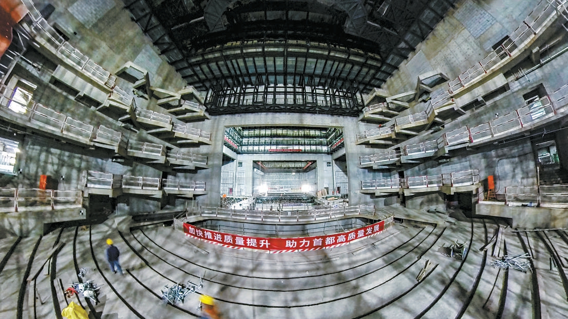 戏剧院是城市副中心剧院的3个“文化容器”之一，正在紧张进行室内装修。