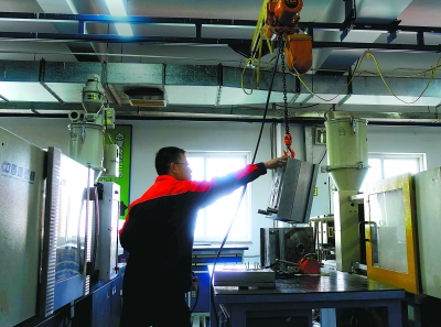 贺伯原与模具的“毫厘”较量